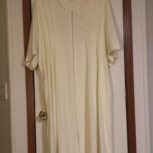 Secret treasures robe. 3x